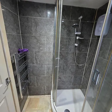 Cozy Flat, 7mins From Centre, Parking, Wifi & Netflix Leeds (West Yorkshire)