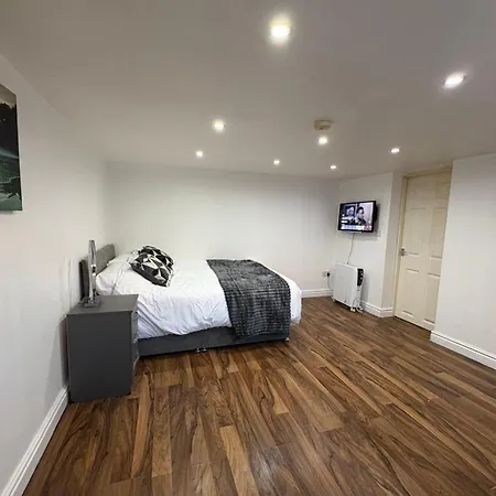 Apartment Cozy Flat, 7mins From Centre, Parking, Wifi & Netflix *