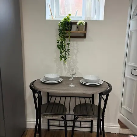 Cozy Flat, 7mins From Centre, Parking, Wifi & Netflix *