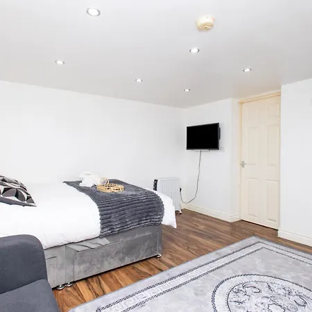 Cozy Flat, 7mins From Centre, Parking, Wifi & Netflix Λιντς