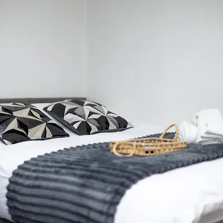 Cozy Flat, 7mins From Centre, Parking, Wifi & Netflix * Λιντς