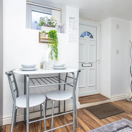 Cozy Flat, 7mins From Centre, Parking, Wifi & Netflix * Λιντς