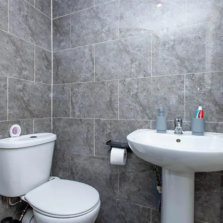 Cozy Flat, 7mins From Centre, Parking, Wifi & Netflix דירה לידס