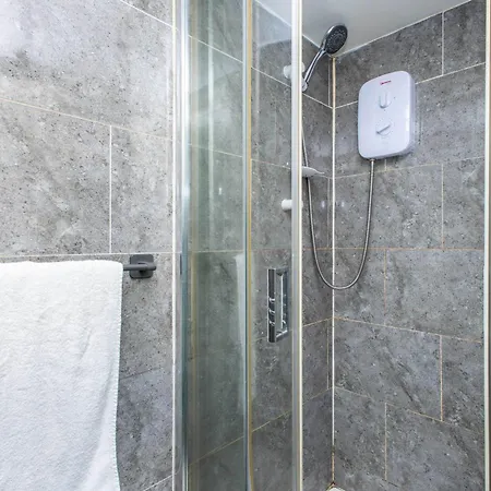 Cozy Flat, 7mins From Centre, Parking, Wifi & Netflix