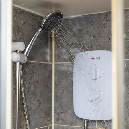 Cozy Flat, 7mins From Centre, Parking, Wifi & Netflix アパート *