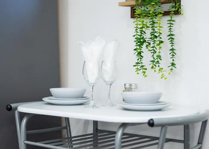 Cozy Flat, 7mins From Centre, Parking, Wifi & Netflix Apartment