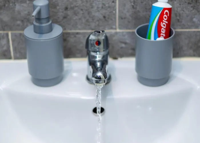 Apartment Cozy Flat, 7mins From Centre, Parking, Wifi & Netflix *